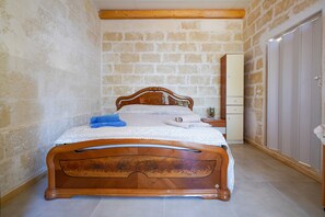 1 bedroom, iron/ironing board, free WiFi, bed sheets - Studio "La Casa Di Marta" with Shared Garden and Wi-Fi (Carbonelli)