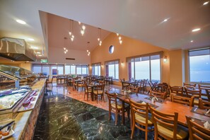 Restaurant - Blumar El Dome Hotel (Ataqah)