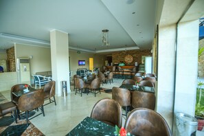 Bar (on property) - Blumar El Dome Hotel (Ataqah)