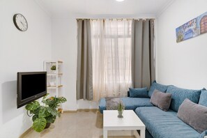 TV - Holiday Apartment "Un Descanso 1" in City Center with Wi-Fi (San Fernando)