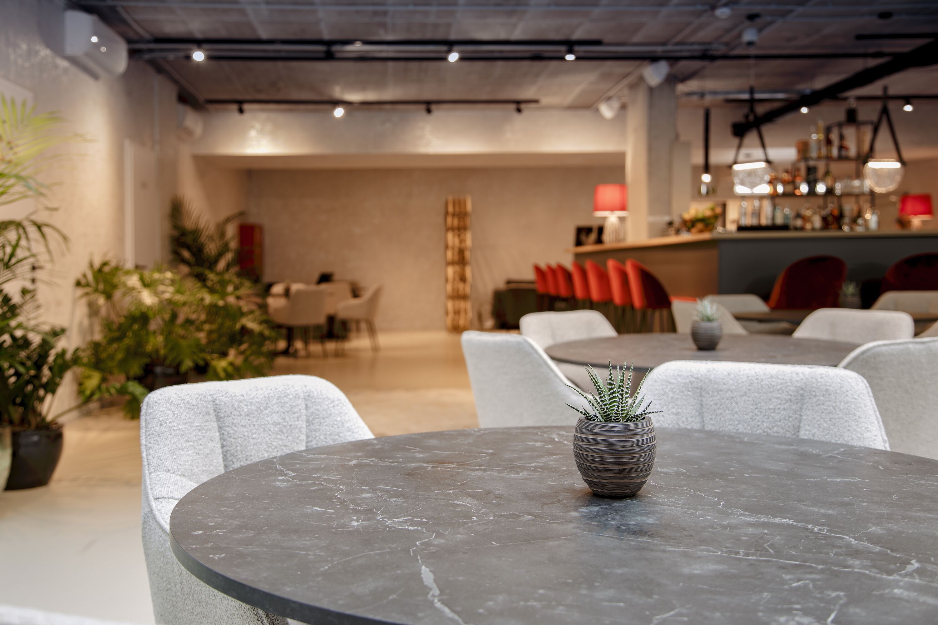 Desayuno buffet diario (EUR 13 por persona)