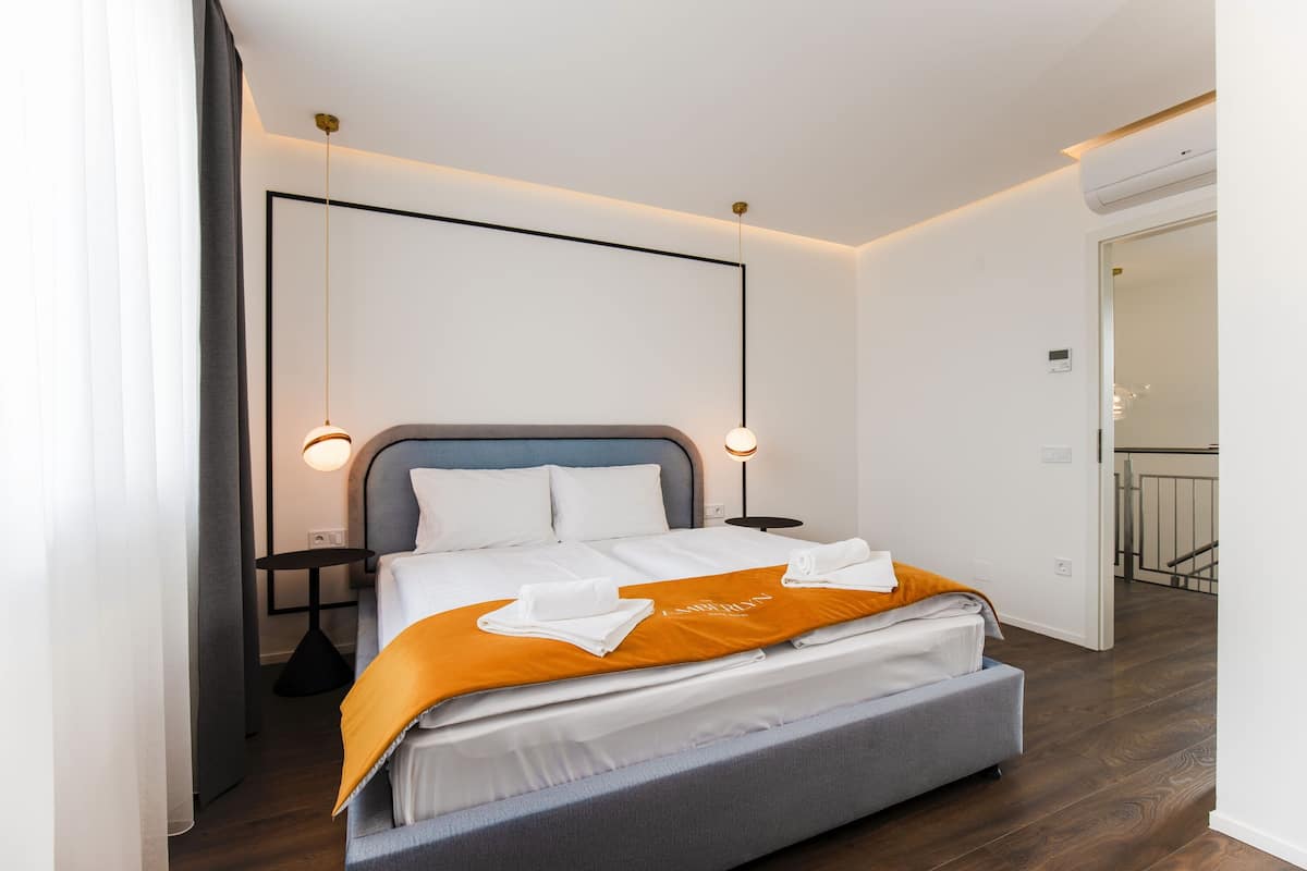 Loftsleilighet – superior | Minibar, safe på rommet, skrivebord og lydisolert
