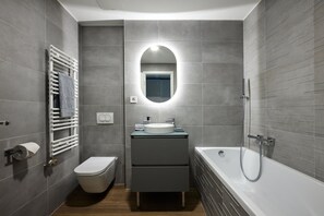Attico Superior | Bagno | Set di cortesia gratuito, asciugacapelli, asciugamani, sapone