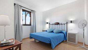 2 chambres, fer et planche Ă repasser, Wi-Fi gratuit, draps fournis