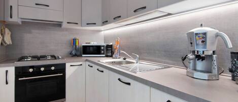 Fridge, microwave, oven, stovetop