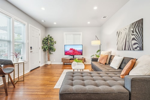 LuxoStays l! ! Lovely 2BR #SFO #Train #Laundry