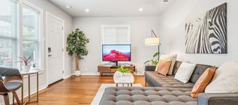 LuxoStays l! ! Lovely 2BR #SFO #Train #Laundry
