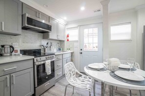 Fridge, microwave, oven, stovetop - Luxo Stays |Modern Studio| Near SFO, Westlake BART (Daly City)