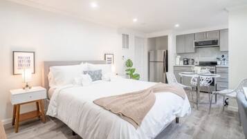 1 bedroom, desk, iron/ironing board, free WiFi