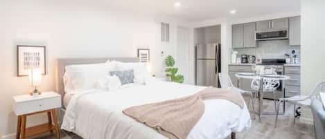 1 bedroom, desk, iron/ironing board, free WiFi