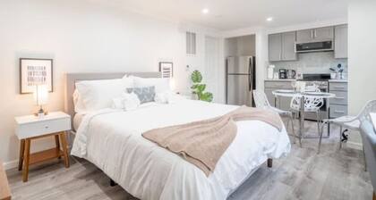 Luxo Stays |Modern Studio| Near SFO, Westlake BART