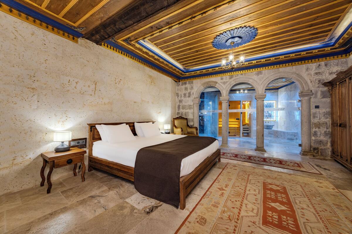 Habitació triple Deluxe, 1 dormitori, sauna | Llençols de cotó egipci, roba de llit d'alta qualitat i cobrellits