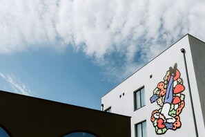 تفاصيل الفندق من الخارج