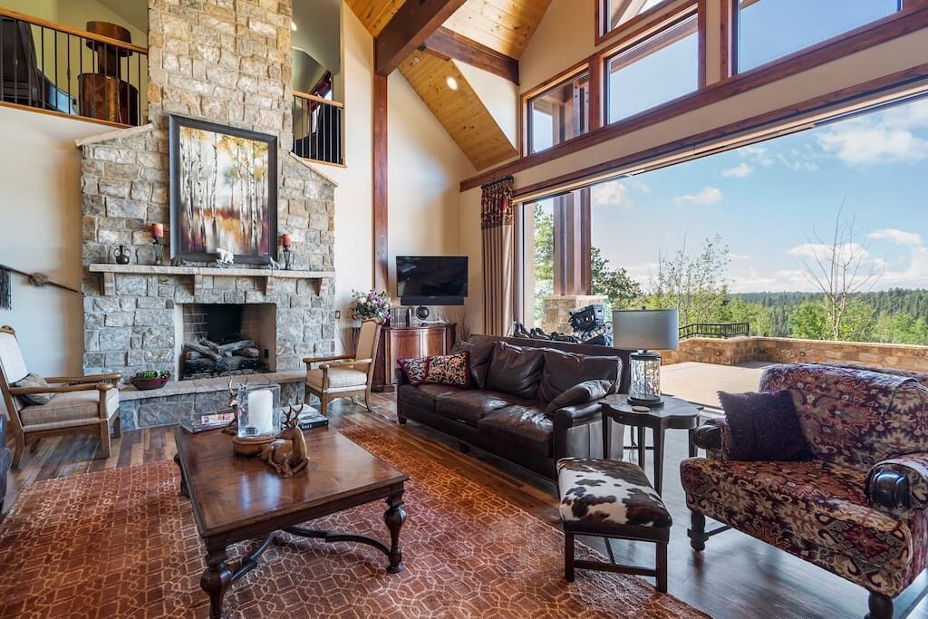 Télévision, cheminée, jeux vidéo, chaîne hi-fi