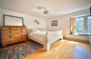 4 soverom, wi-fi (inkludert) og sengetøy