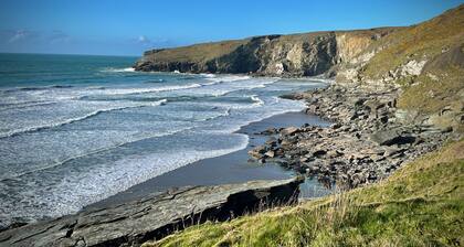 Lovely four bedroom house with spectacular panoramic views of Cornwall coastline