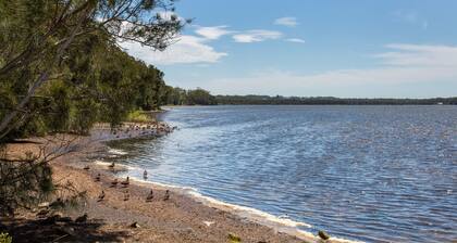 Sanctuary Blue - Pet Friendly - 5 Mins to Hyams Beach