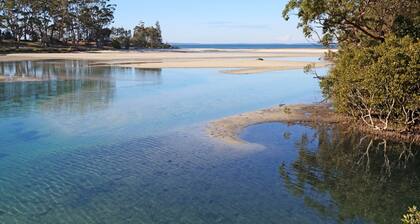 Sanctuary Blue - Pet Friendly - 5 Mins to Hyams Beach