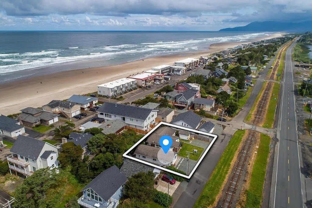 This apartment is a 1 bedroom(s), 1 bathrooms, located in Rockaway Beach, OR.