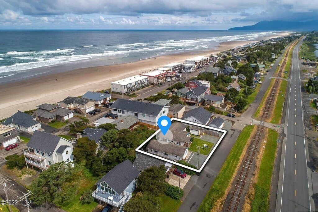 This apartment is a 1 bedroom(s), 1 bathrooms, located in Rockaway Beach, OR.