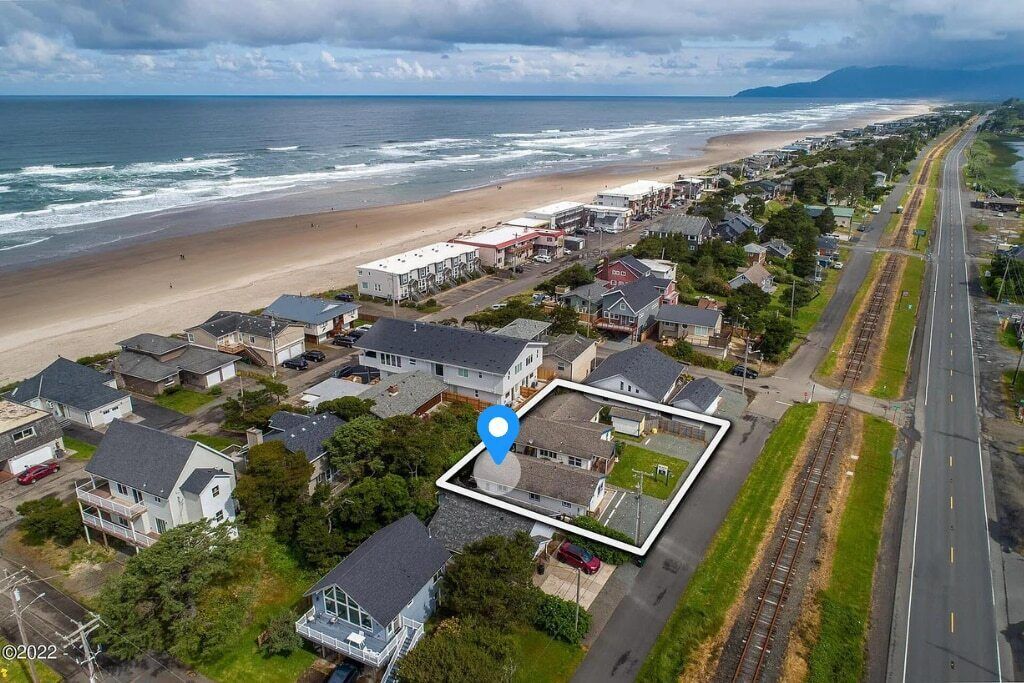 This apartment is a 1 bedroom(s), 1 bathrooms, located in Rockaway Beach, OR.