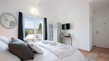 Individually decorated, free WiFi, bed sheets