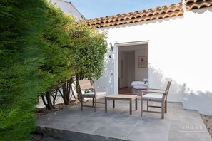 Comfort Room | Terrace/patio - Villa B (Salernes)
