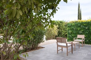 Comfort Room | Terrace/patio - Villa B (Salernes)