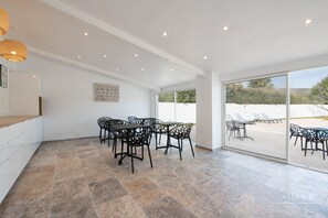 Sudah termasuk sarapan ala kontinental setiap hari