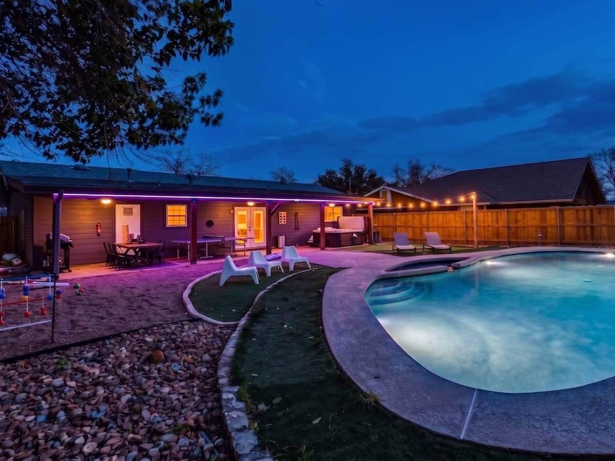 Outdoor pool, a heated pool