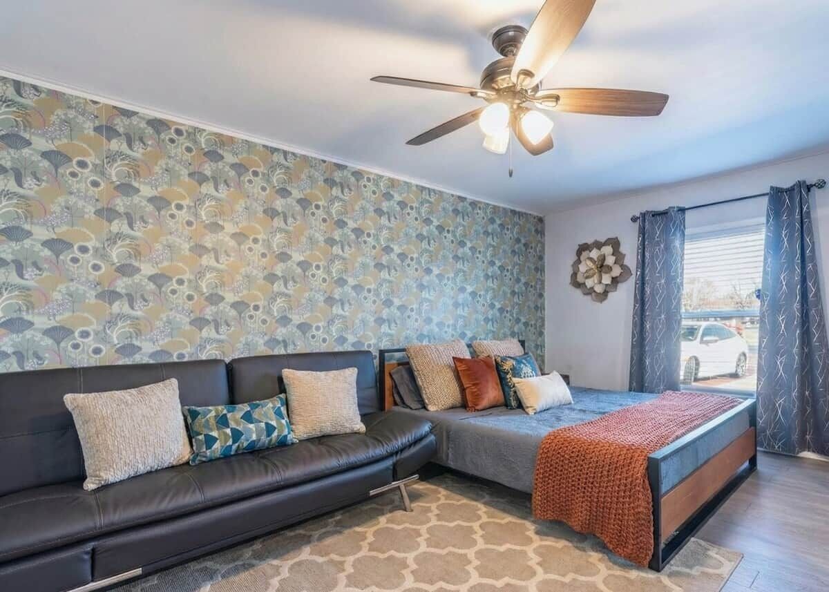 4 habitaciones, tabla de planchar con plancha, wifi y ropa de cama 