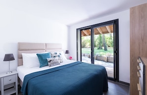 5 camere, una cassaforte in camera, ferro/asse da stiro