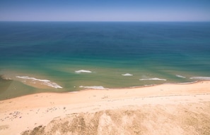 Plage à proximité, chaises longues