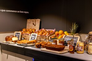 Café da manhã com buffet todos os dias mediante uma taxa