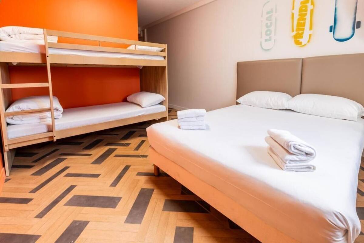 Familiekamer (4 personnes avec salle de bain) | Een laptopwerkplek, gratis wifi, individueel gedecoreerd, beddengoed
