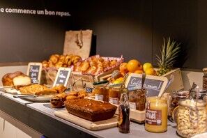 Desayuno buffet (EUR 9 por persona)