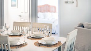 Dining - Harrys Pet Friendly Holiday House (Nelson Bay)