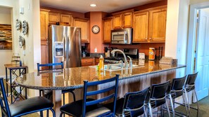 Refrigerador, microondas, horno, placa de cocina