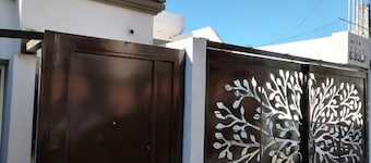 L Aurora Inn