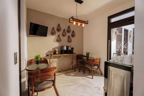 Coffee service - L Aurora Inn    (Guatemala City)