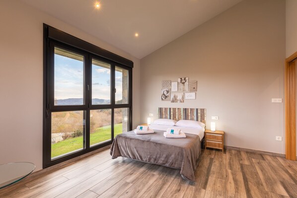 4 chambres, fer et planche à repasser, Wi-Fi, draps fournis