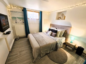 1 habitación, tabla de planchar con plancha y cuna de viaje 