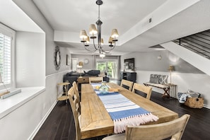 Dining - 29 Sailmaster: Stunning Open Floorplan, Free Pool and Bikes. Sleeps 4 (Hilton Head Island)