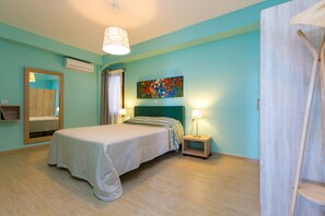 Sviitti, 1 makuuhuone, merinäköala | Tallelokero huoneessa, pimennysverhot, silitysrauta/-lauta