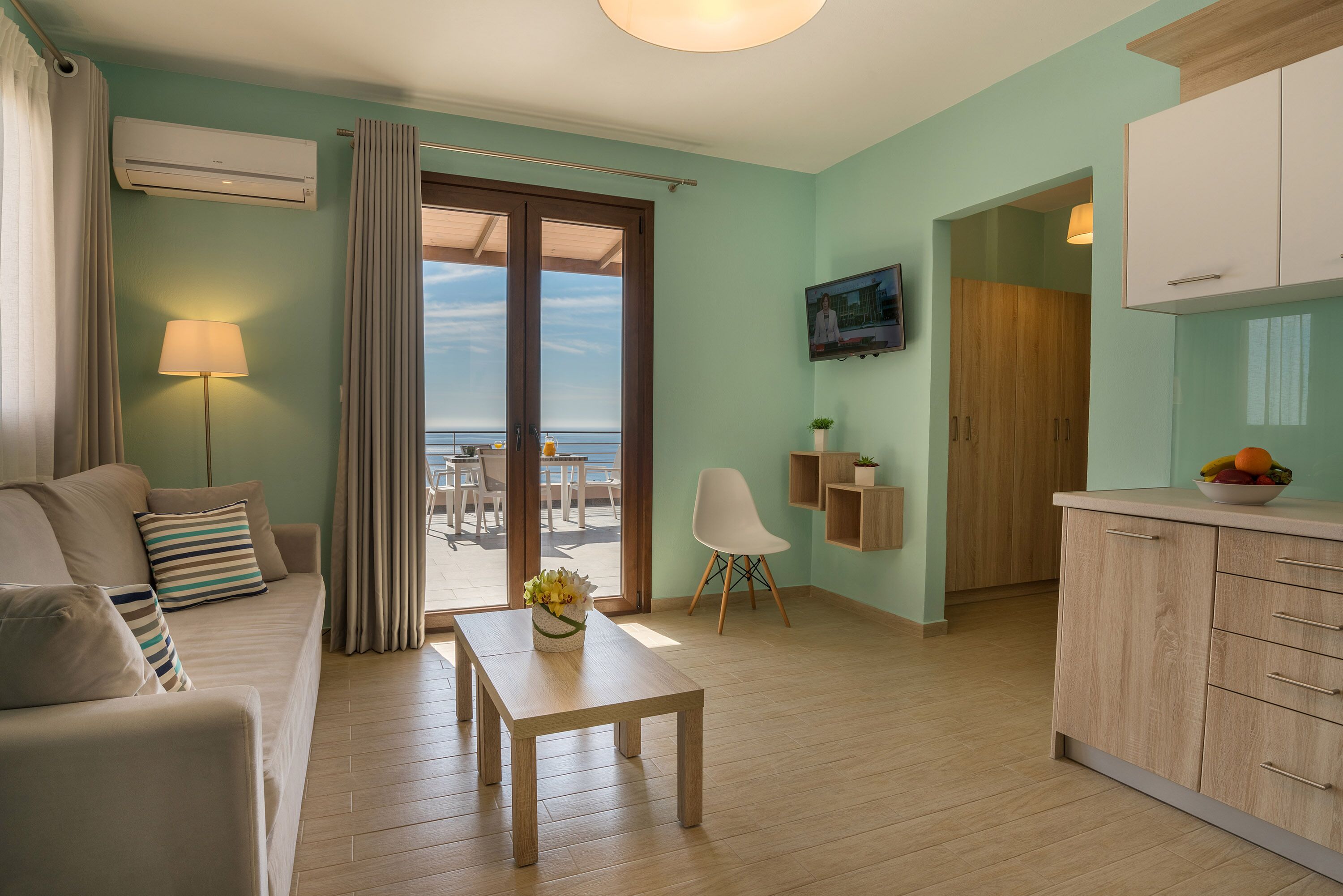 高級套房, 1 間臥室, 海景 | 客廳 | 32 吋平面電視連衛星電視頻道、電視