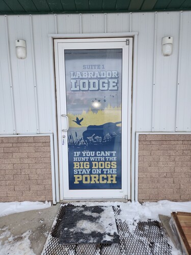 Labrador Lodge! Relax and enjoy! 4 main + add-on bedrooms and gathering room