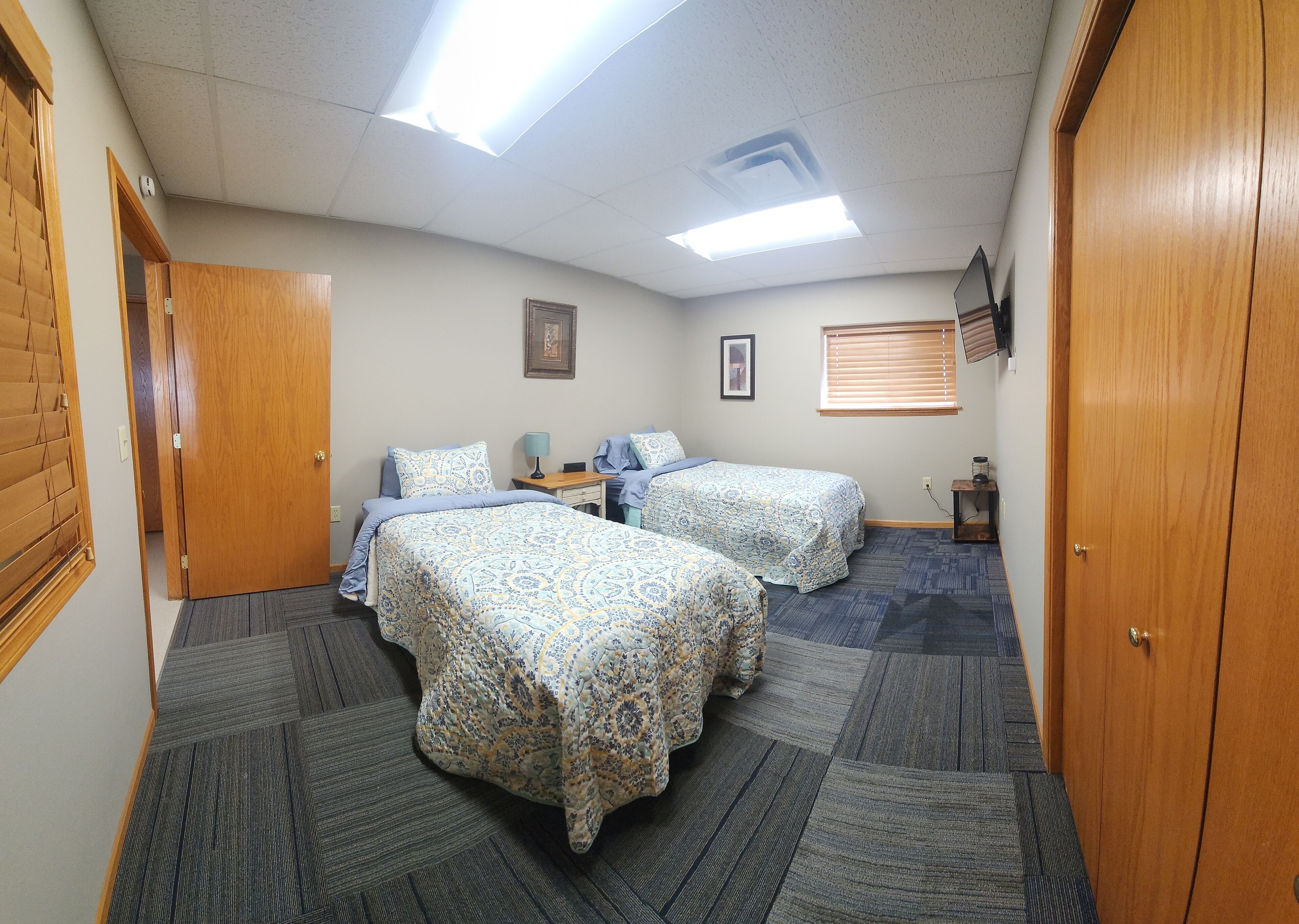 6 bedrooms, iron/ironing board, free WiFi, bed sheets