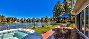 Waterfront Retreat - Keys, Dog Friendly, Hot Tub