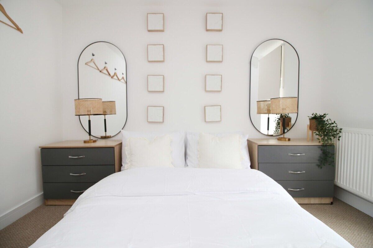 4 camere, una scrivania, ferro/asse da stiro, Wi-Fi