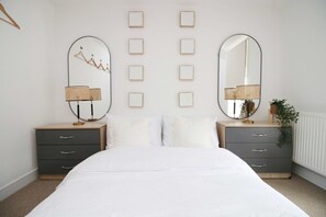 4 bedrooms, desk, iron/ironing board, WiFi